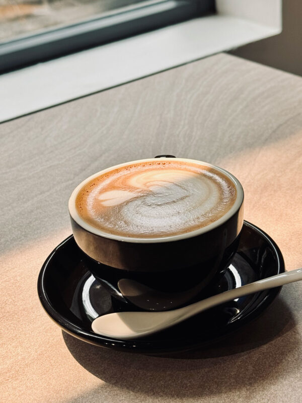 quan ca phe visty flag on 2